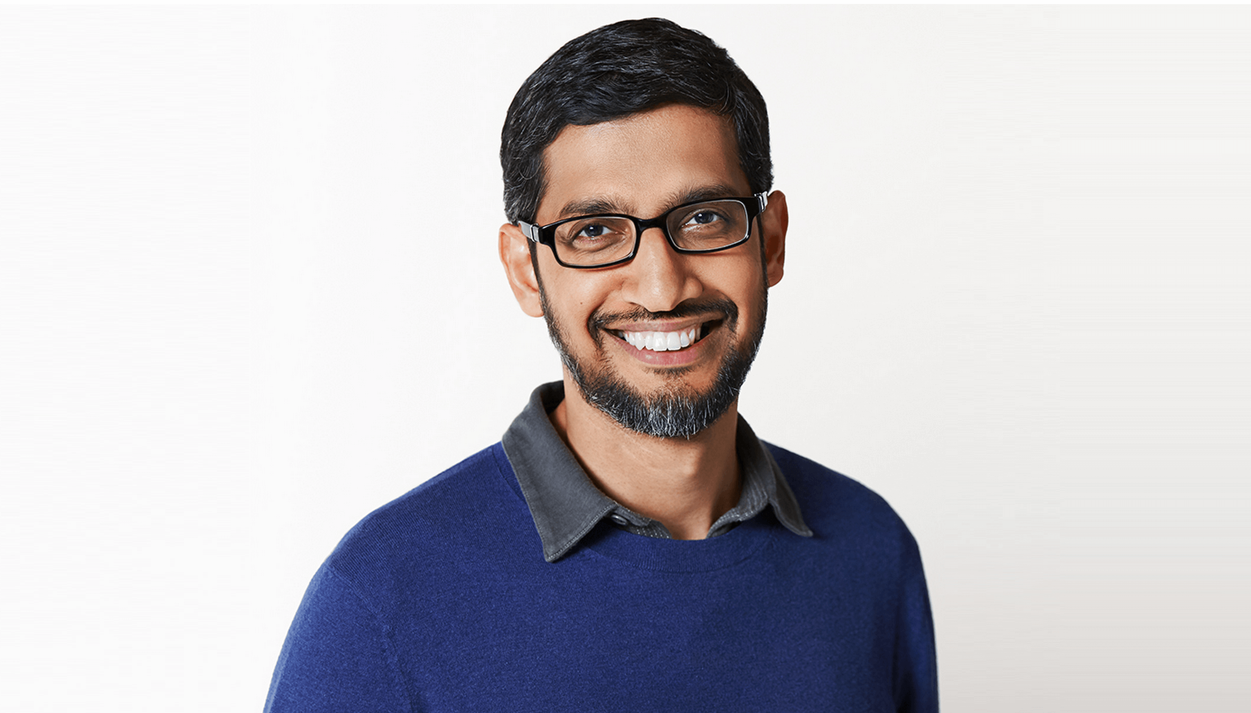 Sundar Pichai, un estadounidense, graduado en tecnología por el prestigioso Instituto Indio de Tecnología, lleva en Google desde el 10 de agosto de 2015.